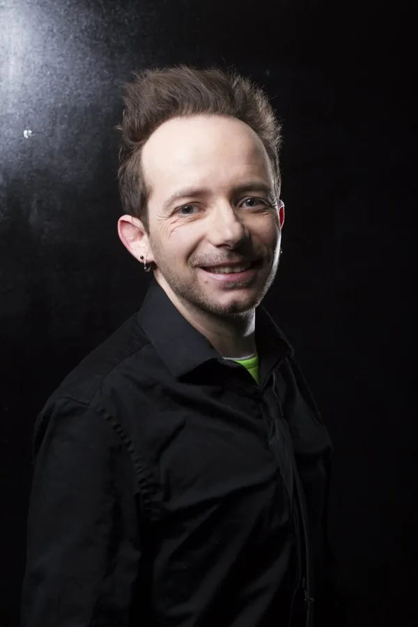 Portrait professionnel d'un homme, maquillage naturel